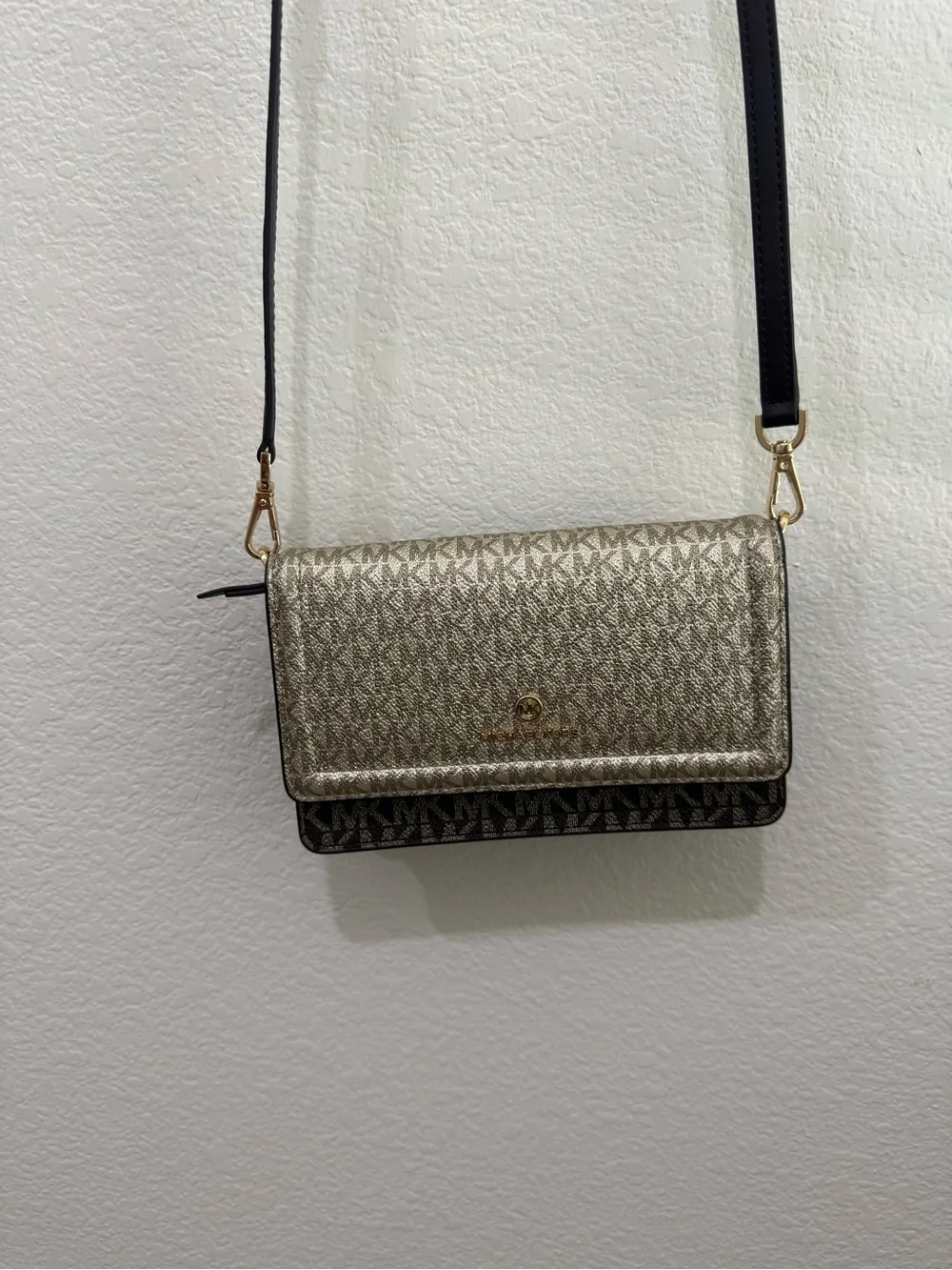MICHAEL KORS JET SET SMALL CROSSBODY PHONE BAG BROWN/ GOLD LOGO